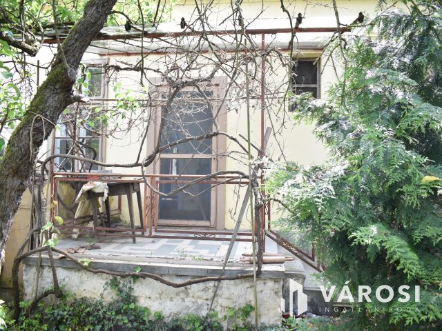 Egyedi stílus, tégla falazat, tágas terek Eleken!