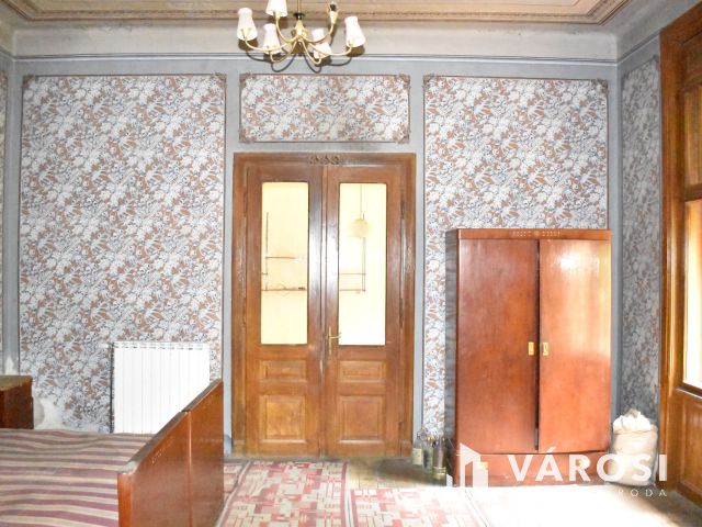 Egyedi stílus, tégla falazat, tágas terek Eleken!