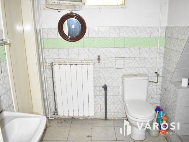 Egyedi stílus, tégla falazat, tágas terek Eleken!