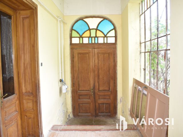 Egyedi stílus, tégla falazat, tágas terek Eleken!