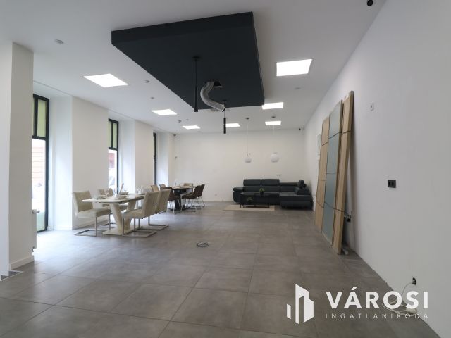 Impozáns üzlethelyiség szeged belvárosában.