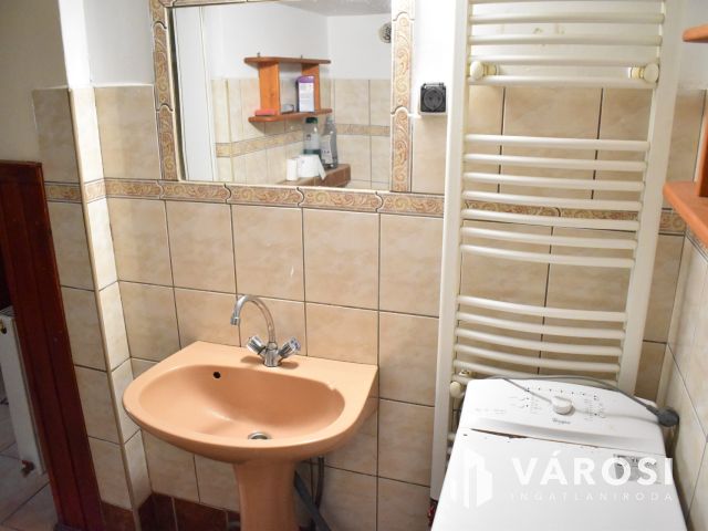 Családi ház jaminában a horgásztó mellett!