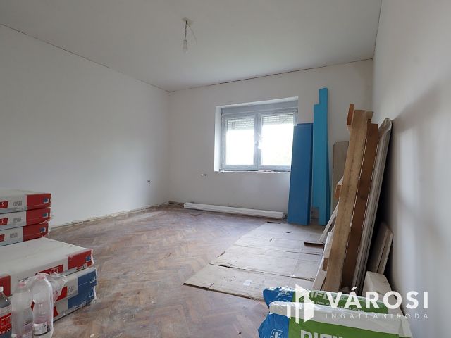 Befejezésre váró, részben felújított családi ház eladó