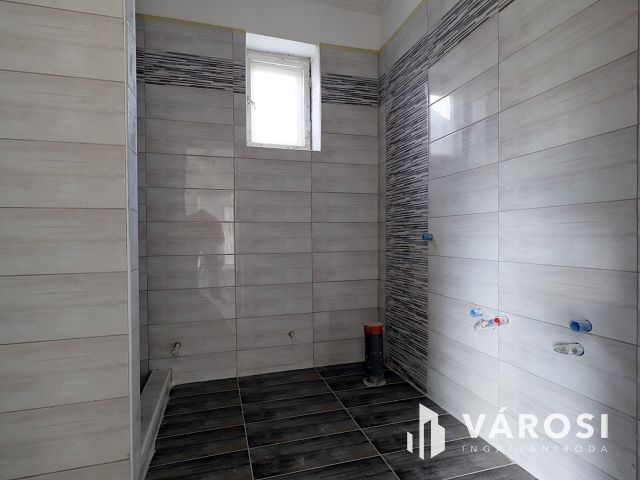 Befejezésre váró, részben felújított családi ház eladó