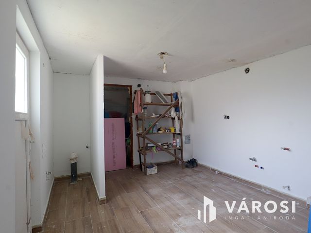 Befejezésre váró, részben felújított családi ház eladó