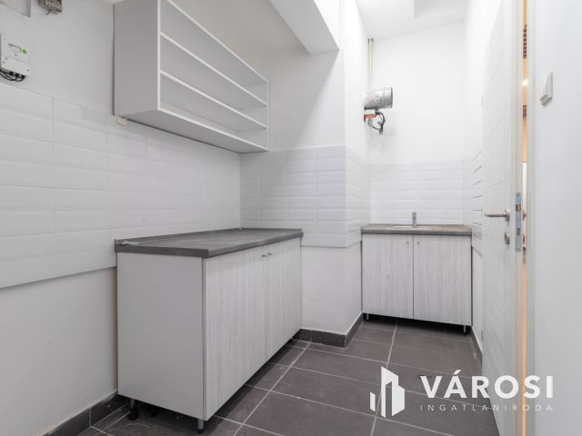 Újbudán 24 m2-es, felszerelt, bútorozott fogászati rendelő