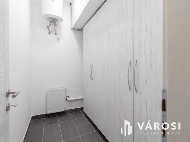 26 m2-es fogászati rendelő felszerelve, berendezve Újbudán