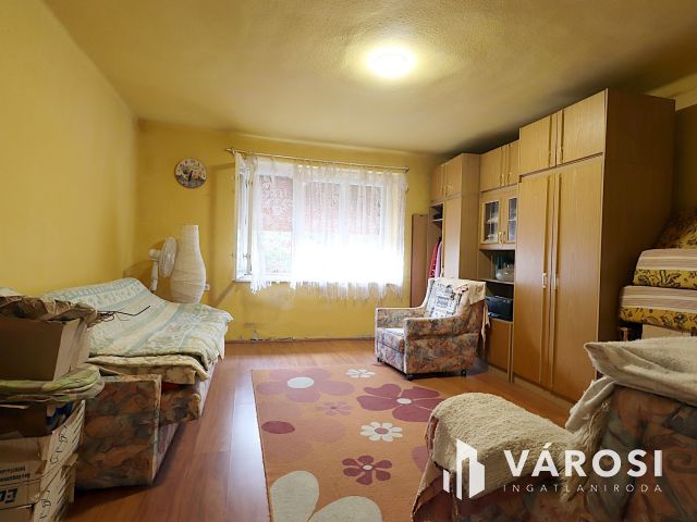 Felújítandó beépített verandás ház eladó Recsken