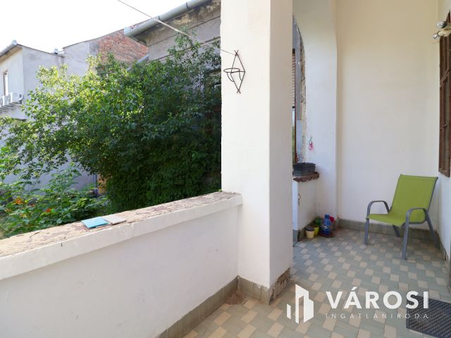 Patinás polgári ház a Kálvin tér közelében