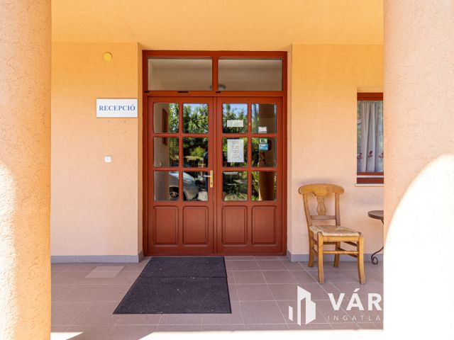 Eladó panzió saját parkolóval, nagy kerttel Bogácson!