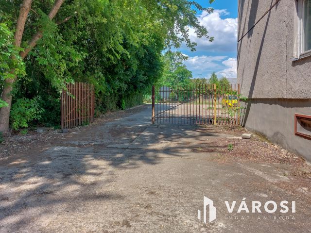 Ipari-logisztikai célokra alkalmas, 3498 m2-es telek, 15.ker