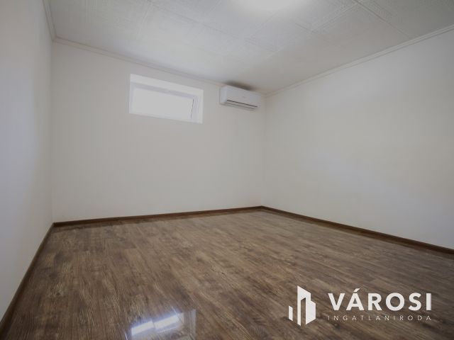 Modern, azonnal költözhető otthon Elek központjában