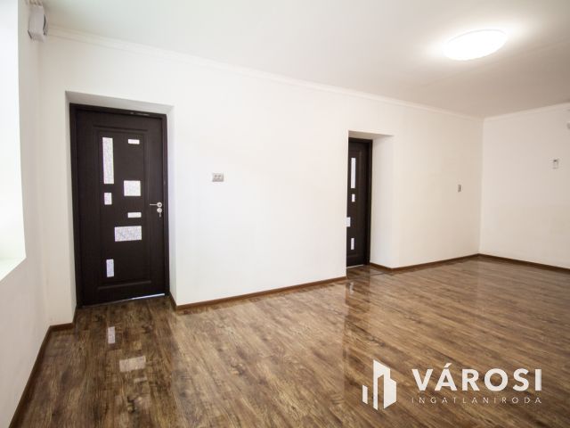 Modern, azonnal költözhető otthon Elek központjában