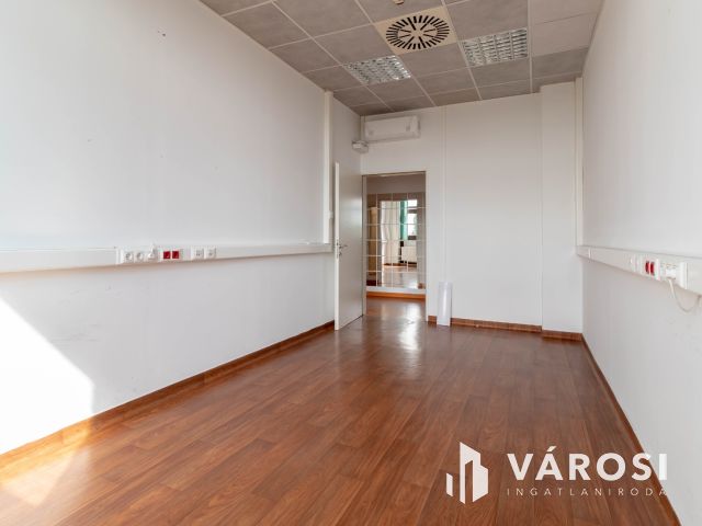 132 m2-es üzlet/bemutatóterem Csepel HÉV-állomástól 2 percre