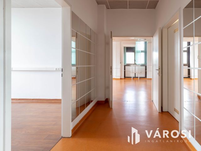 132 m2-es üzlet/bemutatóterem Csepel HÉV-állomástól 2 percre