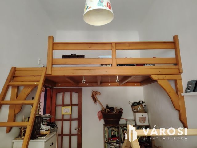 Háromszobás otthon eladó a Belvárosban