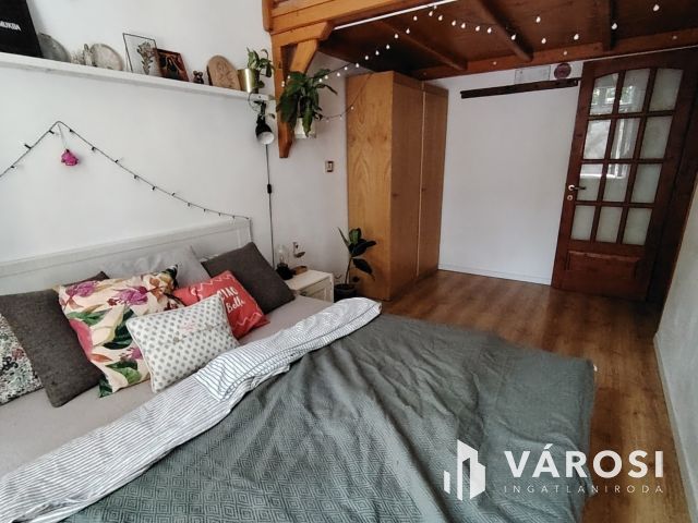 Háromszobás otthon eladó a Belvárosban