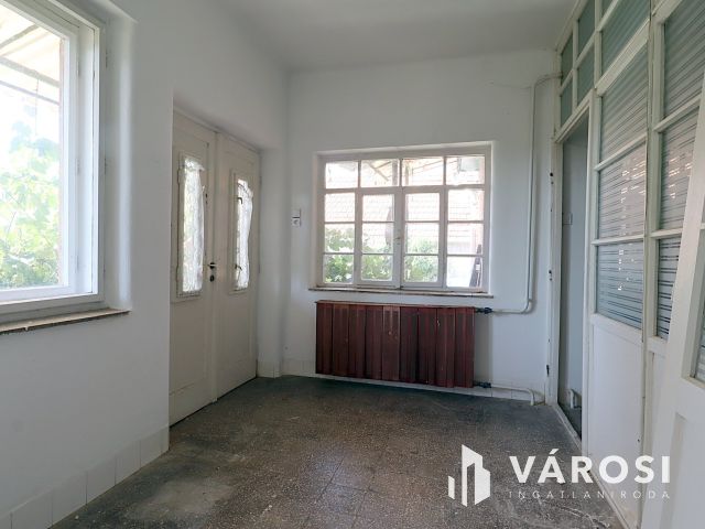 Recsken panorámás telken jó állapotú családi ház eladó