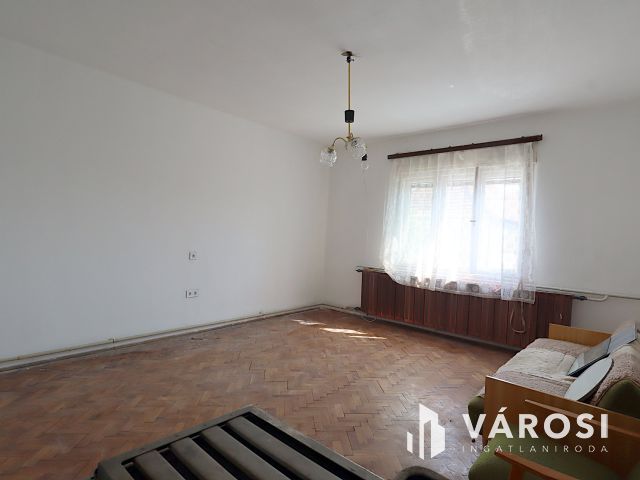 Recsken panorámás telken jó állapotú családi ház eladó