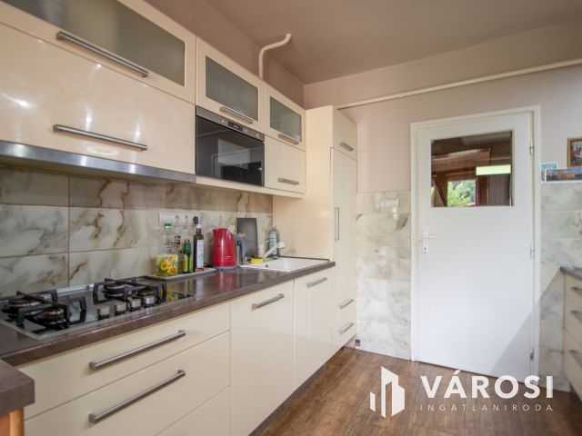 Eladó sorház saját udvarral és garázzsal