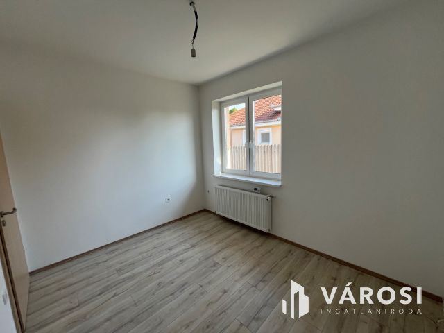 Debrecen mellett, 3 szoba nappalis kulcsrakész ház!