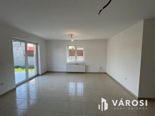 Debrecen mellett, 3 szoba nappalis kulcsrakész ház!