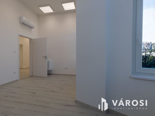 Mammut bevásárló központra panorámás lakás  a Széna téren