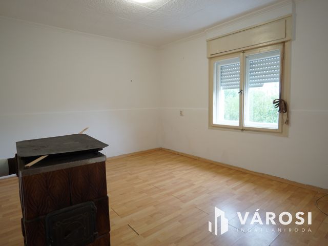 Lakható zárt kert, Látóhegyen