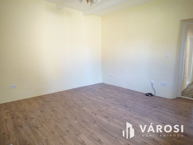 Miklósfán családi ház, szép nagy udvarral!