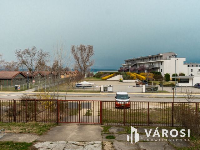 Panorámás nyaraló Siófokon az Aranyparton