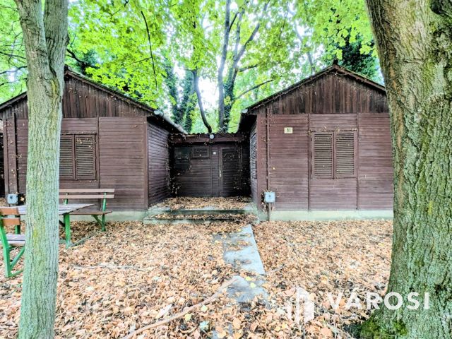 Nagy vízparti telek épületekkel a Kákafoki holtágon!