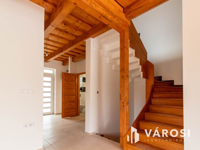 Új Építésű, A+++ Energiabesorolású Ikerház Fél Zsámbékon