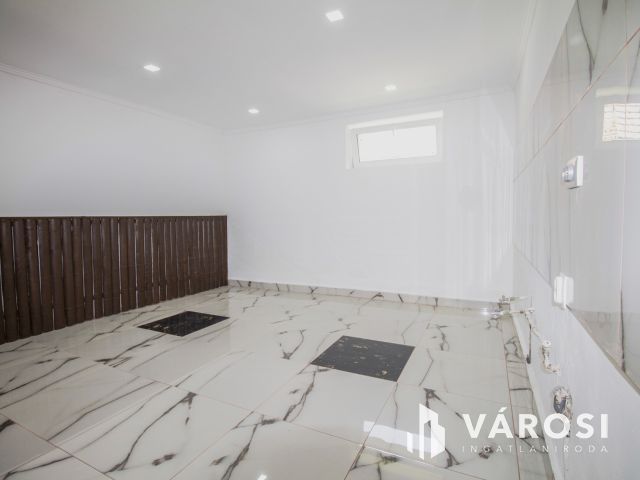 Modern, azonnal költözhető otthon Elek központjában