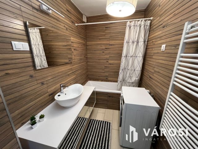 Debrecen Belvárosban, Dupla komfortos Nagy Lakás Kiadó!