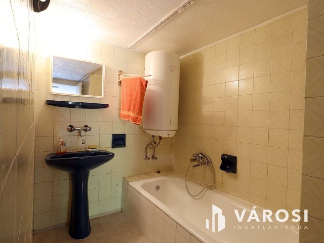 Parádsasváron erdővel határos nyaraló eladó