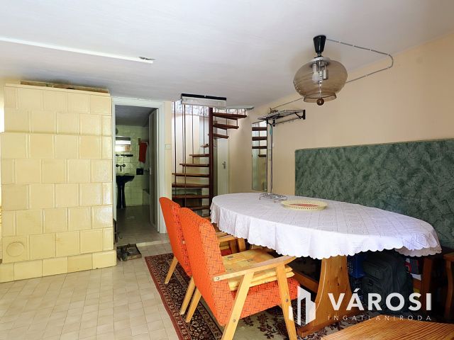 Parádsasváron erdővel határos nyaraló eladó