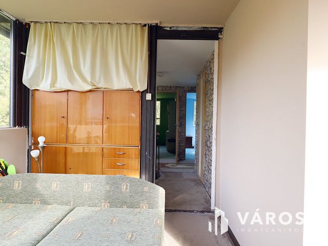 Parádsasváron erdővel határos nyaraló eladó