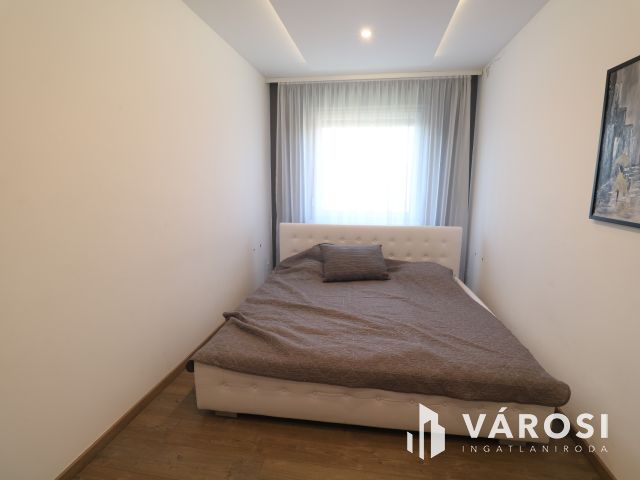 Festő utcai modern, tágas otthon.