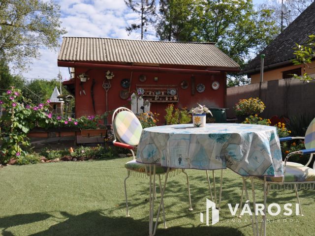 Hétvégi ház nagy kerttel Sziksóstón