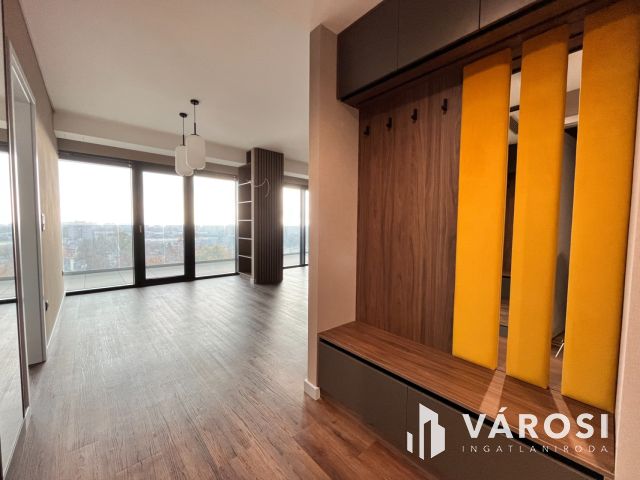 Ébredj a város felett – 91 m² luxus az Egyetem Towerben