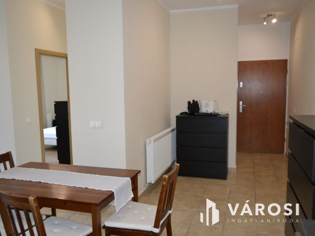 Földszinti téglalakás Herenden eladó!