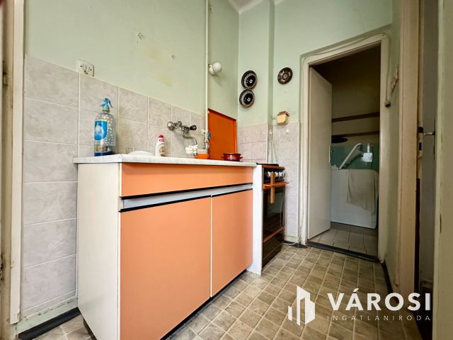 Felújítandó ikerház reális áron eladó!