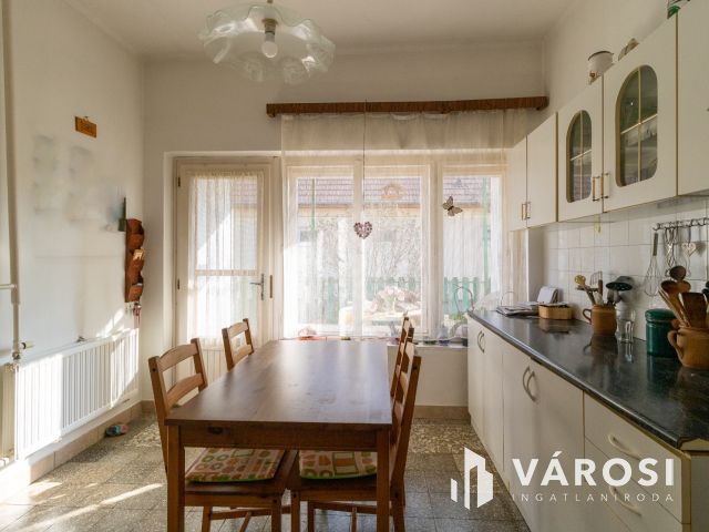 Tégla falazatú, 3 szobás családi ház Jamina elején