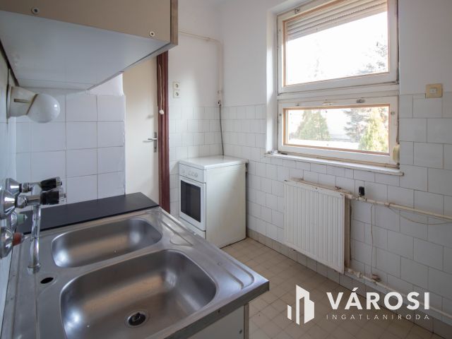 2 szobás sorházi lakás saját udvarral