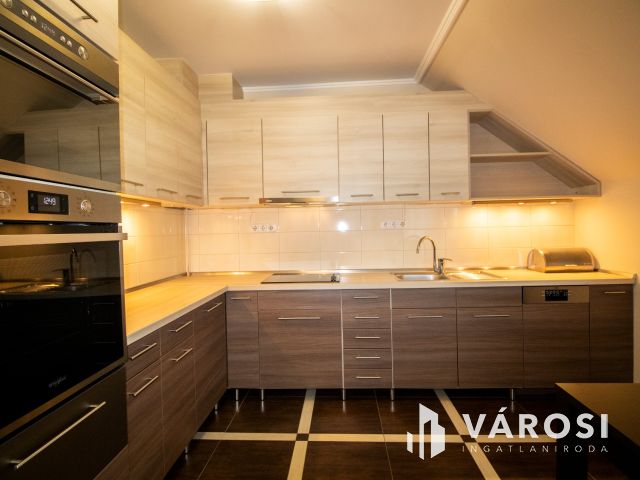 Modern sorházi lakás teljes bútorzattal