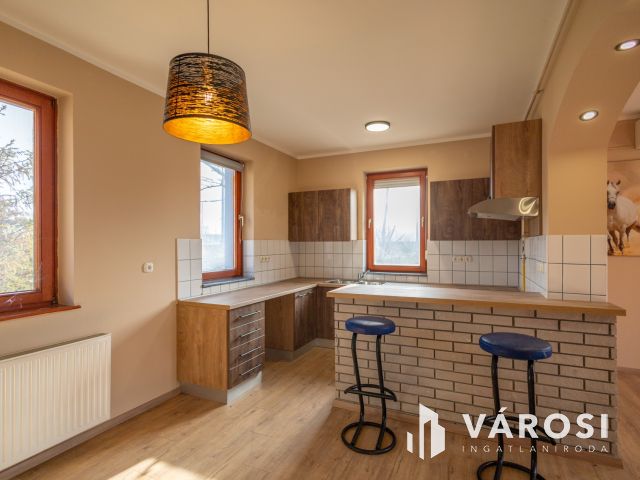 Kéznél a város, közel az autópálya – ideális lokáció