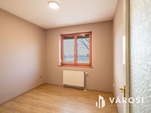 Kéznél a város, közel az autópálya – ideális lokáció