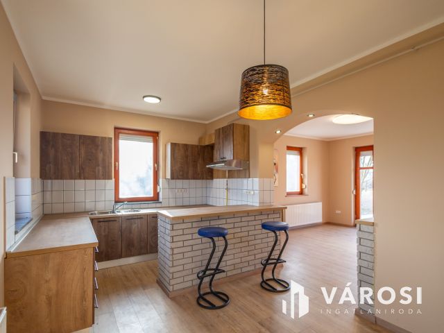 Kéznél a város, közel az autópálya – ideális lokáció