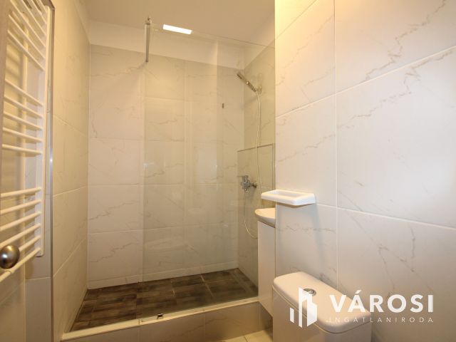 Felújított lakás A+ energetikával a Losonci negyedben.