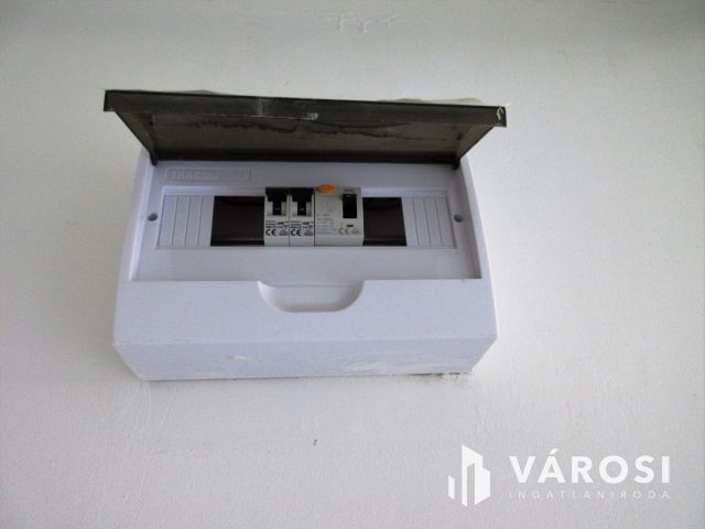 Kistelek központjában családi ház